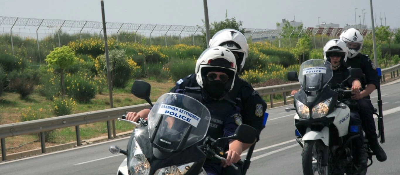 Άλσος Νέας Σμύρνης: Αστυνομικοί ενεπλάκησαν σε επεισόδιο με νεαρούς - Έκαναν έλεγχο για μάσκες